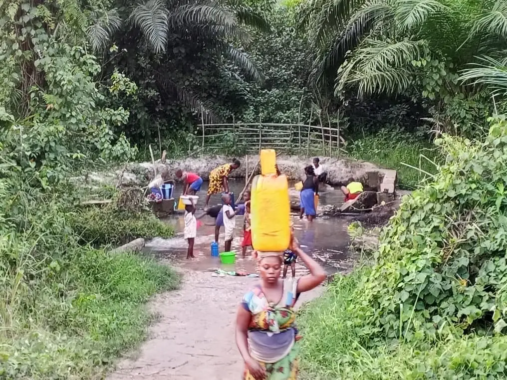L’urgence WASH au Sud-Ubangi : Transformer la « Corvée d’Eau » en levier de dignité et de protection