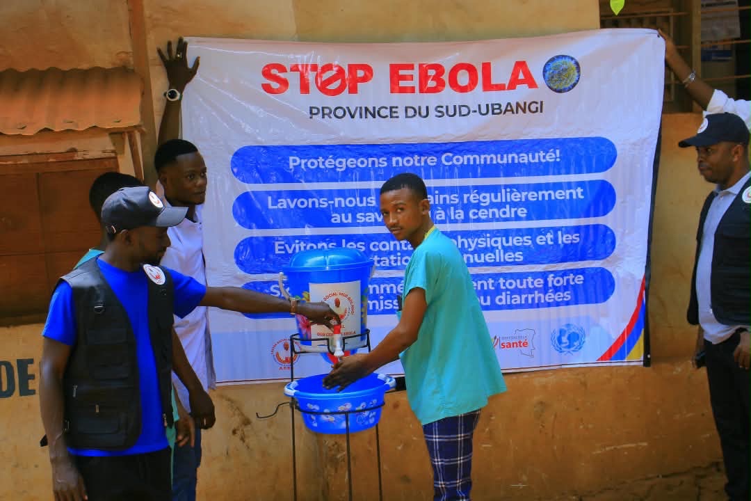 RDC : Le Centre Social Mgr Bolangi remet des kits sanitaires aux structures de santé de Gemena contre Ebola